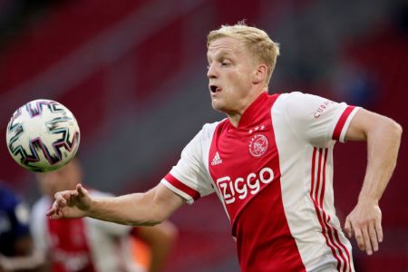 Donny van de Beek is the central midfielder, with the role of a creative player with attacking responsibilities.
